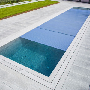 Foto-Abdeckung-mit-4-seitiger-Überlaufschlitzrinne